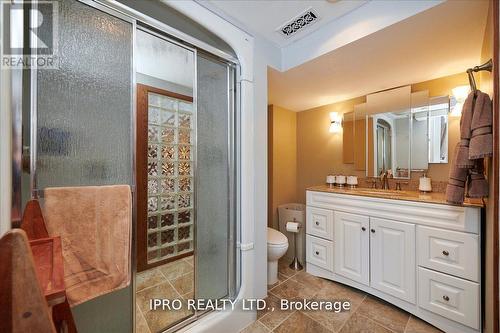 1574 15Th Side Road, New Tecumseth (Tottenham), ON - Indoor Photo Showing Bathroom