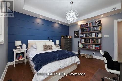 1574 15Th Side Road, New Tecumseth (Tottenham), ON - Indoor Photo Showing Bedroom