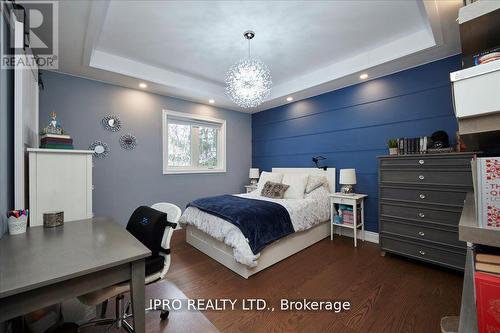 1574 15Th Side Road, New Tecumseth (Tottenham), ON - Indoor Photo Showing Bedroom