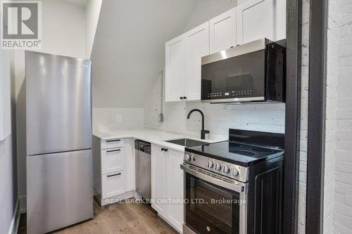 102 - 27 Peter Street N, Orillia, ON - Indoor Photo Showing Kitchen