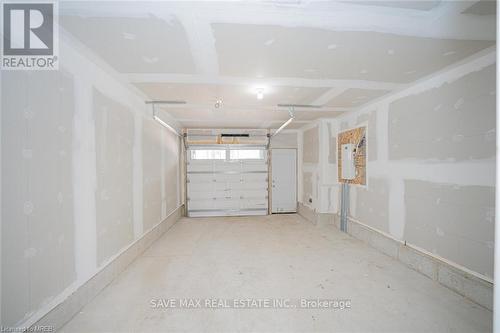 46 - 150 Glendale Avenue, St. Catharines, ON - Indoor Photo Showing Garage