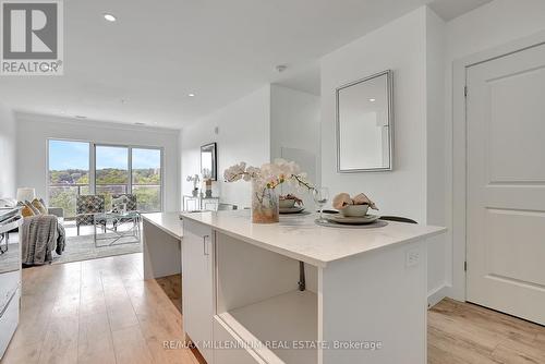 912 - 15 Glebe Street, Cambridge, ON - Indoor Photo Showing Kitchen