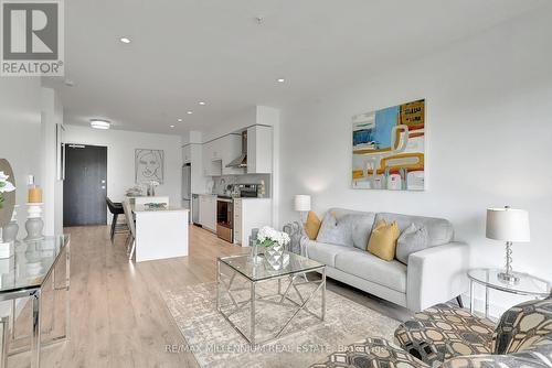 912 - 15 Glebe Street, Cambridge, ON - Indoor Photo Showing Living Room