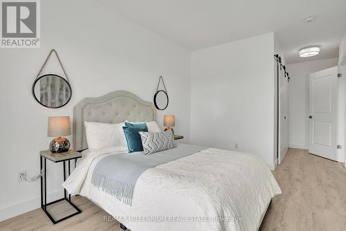 912 - 15 Glebe Street, Cambridge, ON - Indoor Photo Showing Bedroom