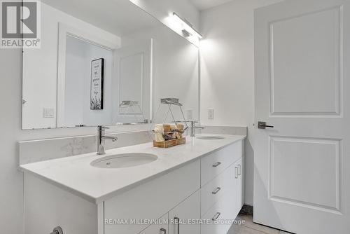 912 - 15 Glebe Street, Cambridge, ON - Indoor Photo Showing Bathroom