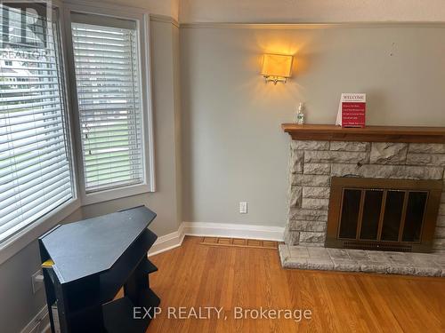 125 Haddon Avenue S, Hamilton (Ainslie Wood), ON - Indoor With Fireplace