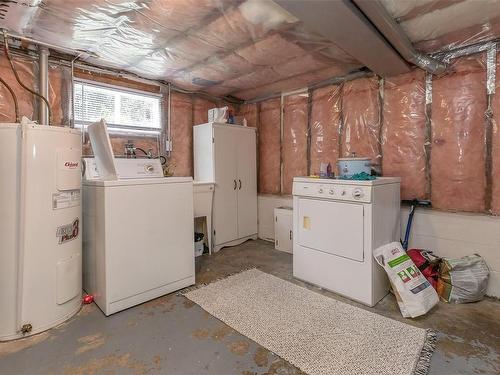 1458/1460 Clifford St, Victoria, BC - Indoor Photo Showing Laundry Room