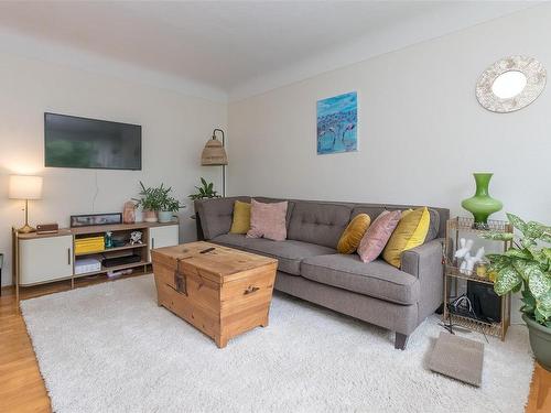 1458/1460 Clifford St, Victoria, BC - Indoor Photo Showing Living Room