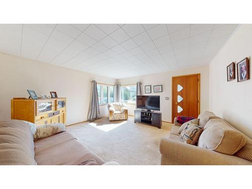 841 9Th Avenue, Fernie, BC - Indoor Photo Showing Living Room