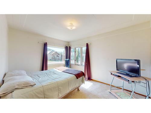 841 9Th Avenue, Fernie, BC - Indoor Photo Showing Bedroom