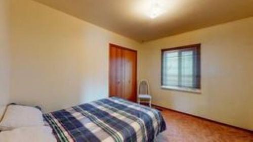 841 9Th Avenue, Fernie, BC - Indoor Photo Showing Bedroom