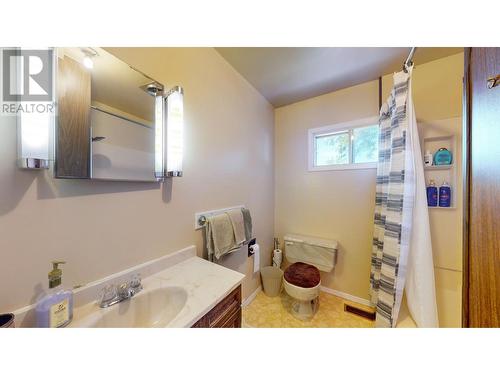 841 9Th Avenue, Fernie, BC - Indoor Photo Showing Bathroom