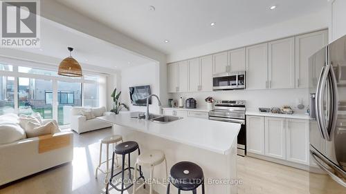 42 Clipper Lane, Clarington, ON - Indoor Photo Showing Kitchen With Double Sink With Upgraded Kitchen