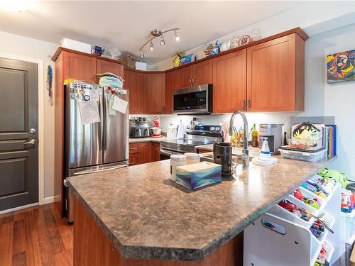 208-655 Goldstream Ave, Langford, BC - Indoor Photo Showing Kitchen