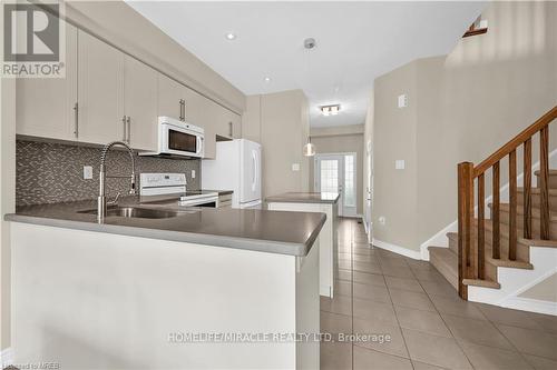 59 - 515 Winston Road, Grimsby, ON - Indoor Photo Showing Kitchen