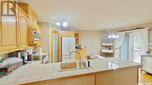 6922 Dalgliesh Drive, Regina, SK - Indoor Photo Showing Kitchen