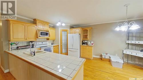 6922 Dalgliesh Drive, Regina, SK - Indoor Photo Showing Kitchen