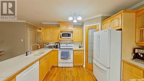 6922 Dalgliesh Drive, Regina, SK - Indoor Photo Showing Kitchen