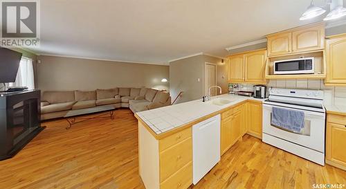 6922 Dalgliesh Drive, Regina, SK - Indoor Photo Showing Kitchen