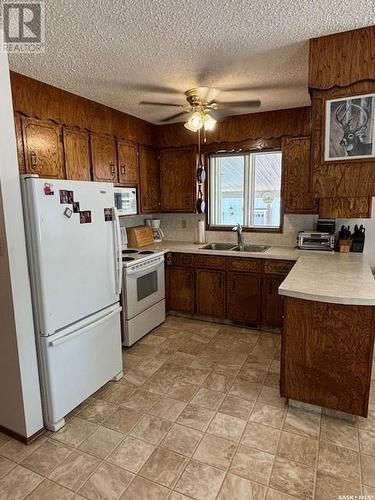 215 Fifth Avenue W, Canora, SK - Indoor Photo Showing Kitchen With Double Sink