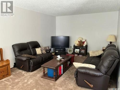 215 Fifth Avenue W, Canora, SK - Indoor Photo Showing Living Room