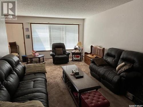 215 Fifth Avenue W, Canora, SK - Indoor Photo Showing Living Room