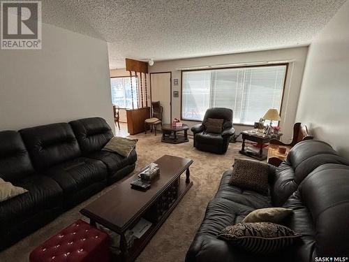 215 Fifth Avenue W, Canora, SK - Indoor Photo Showing Living Room