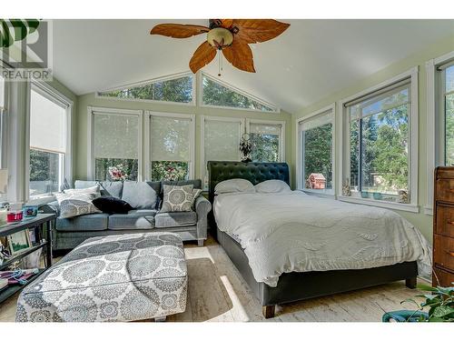 4425 Chase-Falkland Road, Falkland, BC - Indoor Photo Showing Bedroom