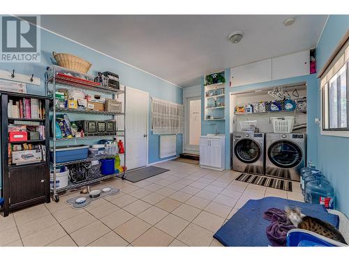 4425 Chase-Falkland Road, Falkland, BC - Indoor Photo Showing Laundry Room