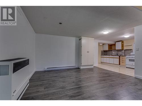 4425 Chase-Falkland Road, Falkland, BC - Indoor Photo Showing Kitchen