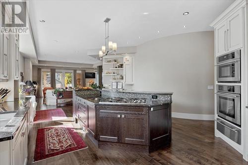 2410 Abbott Street Unit# 4, Kelowna, BC - Indoor Photo Showing Kitchen