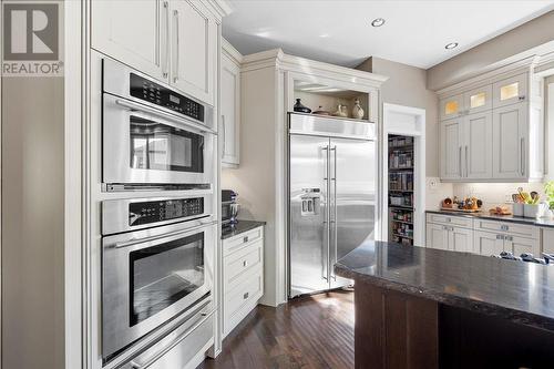 2410 Abbott Street Unit# 4, Kelowna, BC - Indoor Photo Showing Kitchen With Upgraded Kitchen