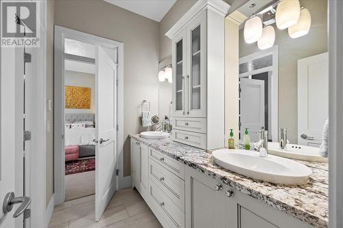 2410 Abbott Street Unit# 4, Kelowna, BC - Indoor Photo Showing Bathroom