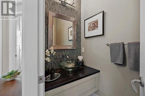 2410 Abbott Street Unit# 4, Kelowna, BC - Indoor Photo Showing Bathroom