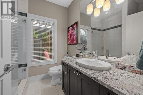 2410 Abbott Street Unit# 4, Kelowna, BC - Indoor Photo Showing Bathroom