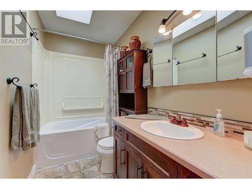 2414 Quince Road, West Kelowna, BC - Indoor Photo Showing Bathroom