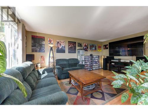 2414 Quince Road, West Kelowna, BC - Indoor Photo Showing Living Room