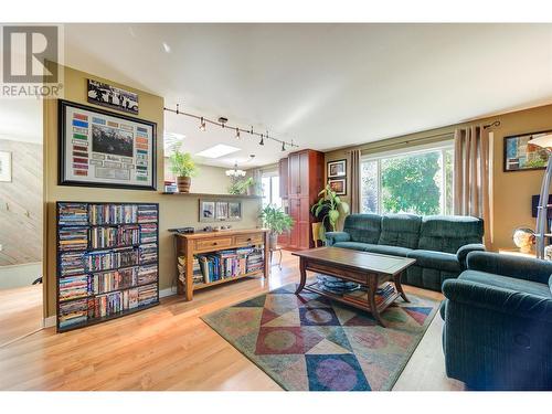 2414 Quince Road, West Kelowna, BC - Indoor Photo Showing Living Room