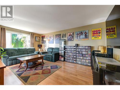 2414 Quince Road, West Kelowna, BC - Indoor Photo Showing Living Room