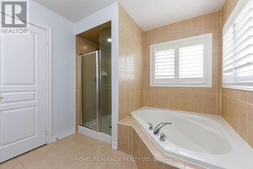 30 Lloyd Crescent, Brampton (Northwest Brampton), ON - Indoor Photo Showing Bathroom