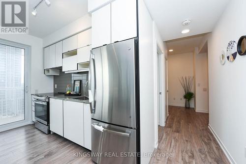 1403 - 4065 Confederation Parkway, Mississauga (City Centre), ON - Indoor Photo Showing Kitchen