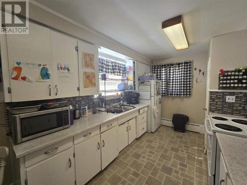 329 Farwell Ter, Sault Ste Marie, ON - Indoor Photo Showing Kitchen