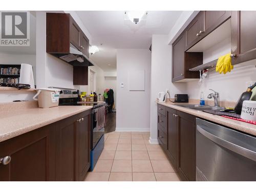 4169-4175 Fraser Street, Vancouver, BC - Indoor Photo Showing Kitchen