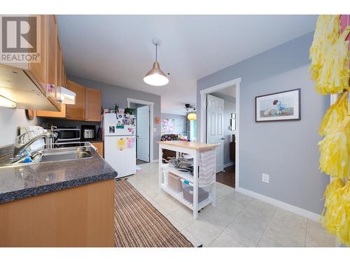 4169-4175 Fraser Street, Vancouver, BC - Indoor Photo Showing Kitchen