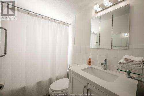 3681 Roxborough Boulevard, Windsor, ON - Indoor Photo Showing Bathroom