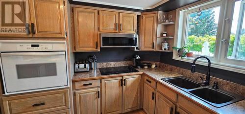 1033 Black Rd, Sault Ste. Marie, ON - Indoor Photo Showing Kitchen With Double Sink