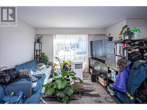 2250 6Th  Avenue, Castlegar, BC - Indoor