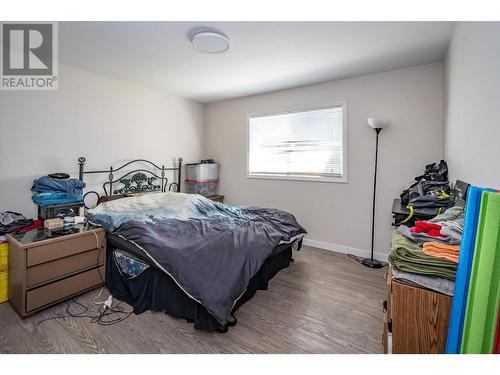 2250 6Th  Avenue, Castlegar, BC - Indoor Photo Showing Bedroom