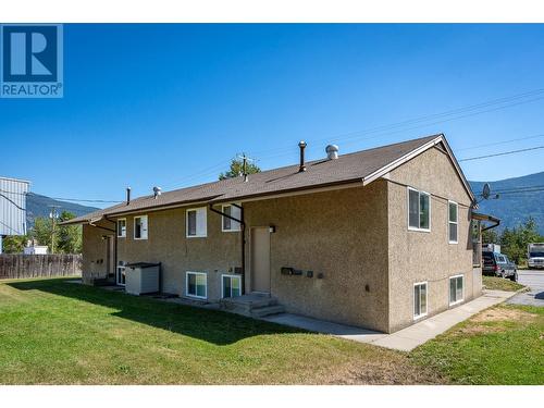 2250 6Th  Avenue, Castlegar, BC - Outdoor With Exterior