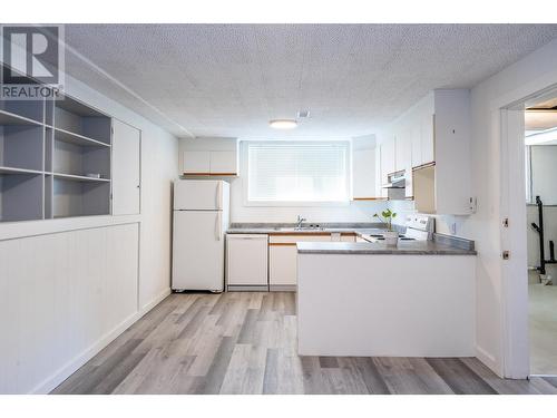 2250 6Th  Avenue, Castlegar, BC - Indoor Photo Showing Kitchen